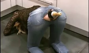 शैम्पेनको बोतलको गुद ...