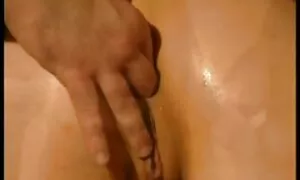 श्रीमतीले आफ्नो पतिक ...